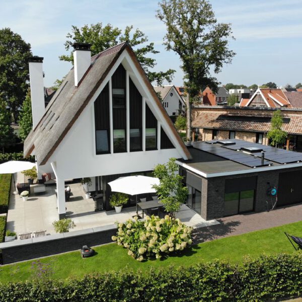 moderne rietgedekte villa blenke